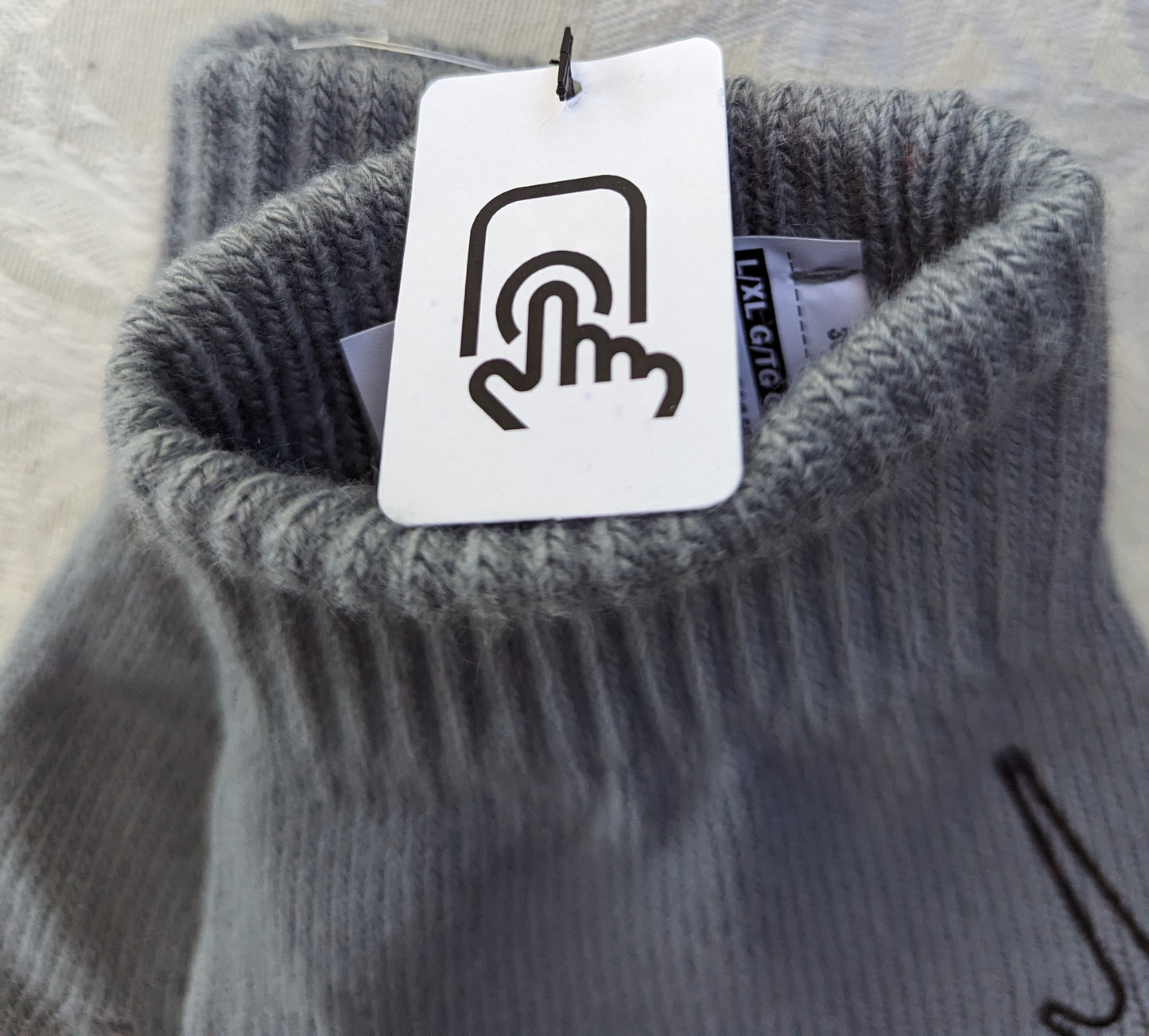 Nike Unisex Warm Gray Knit Grip Gloves Touch Screen Silicone S/M NWT
