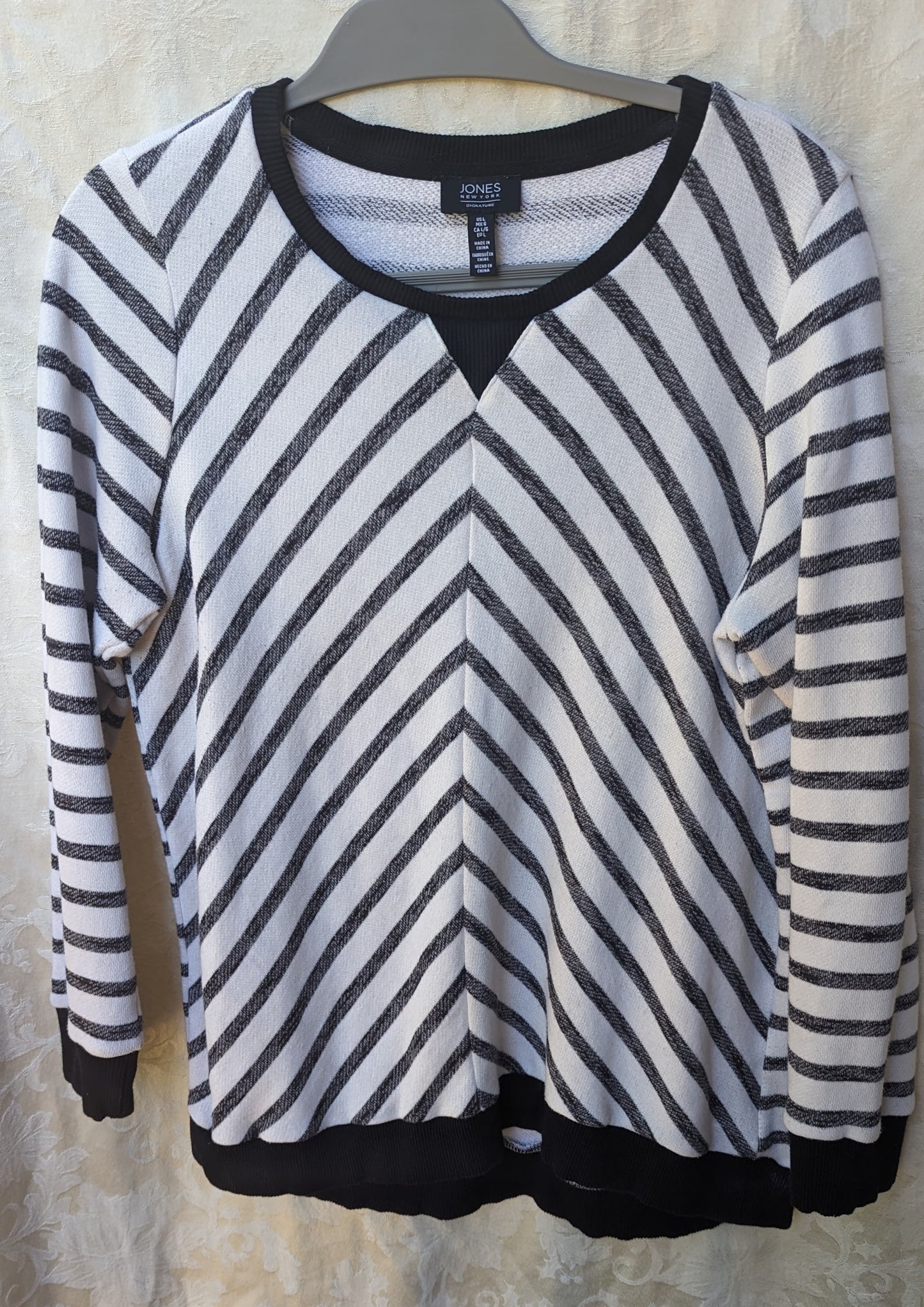 Jones New York Signature Women's Black White Striped Knit Sweater Size Large